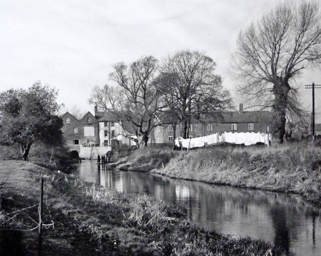 Bawburgh 1950s, Washing on the Green